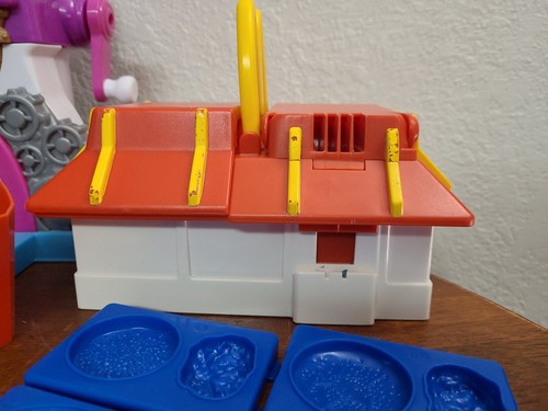 Play Doh Mold cutters Mcdonalds restaurant 2003 30 pcs lot Playdoh not complete - Picture 7 of 7