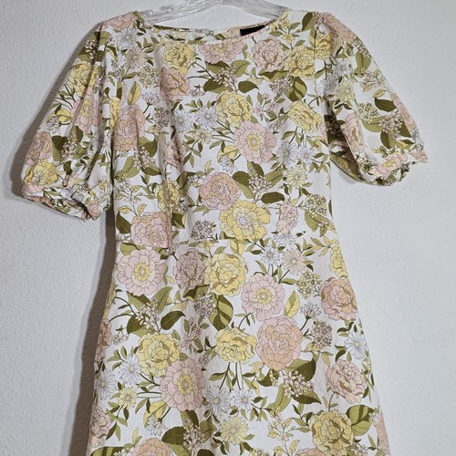 Haut Sans Manches Who What Wear – Taille 4XL, Rouge à Fleurs – Matière Lin Mélangé, Col Rond Et Volants – Occasion En Très Bon état