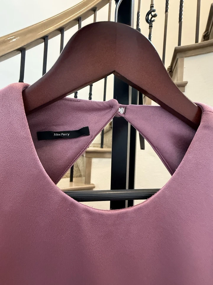 Vestido Alex Perry Lila Fuerte Hombro Espalda Abierta Talla 16 $2601 Precio de venta sugerido por el fabricante Elegante Foto 3 de 4