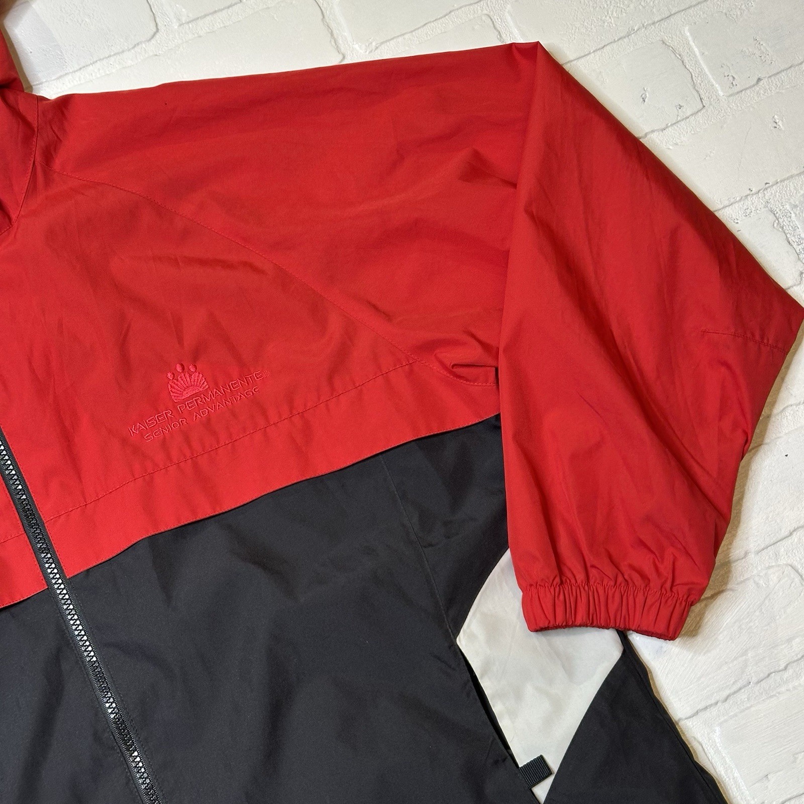 Kaiser Permanente Red Jacket Size Large Lightweig… - image 8