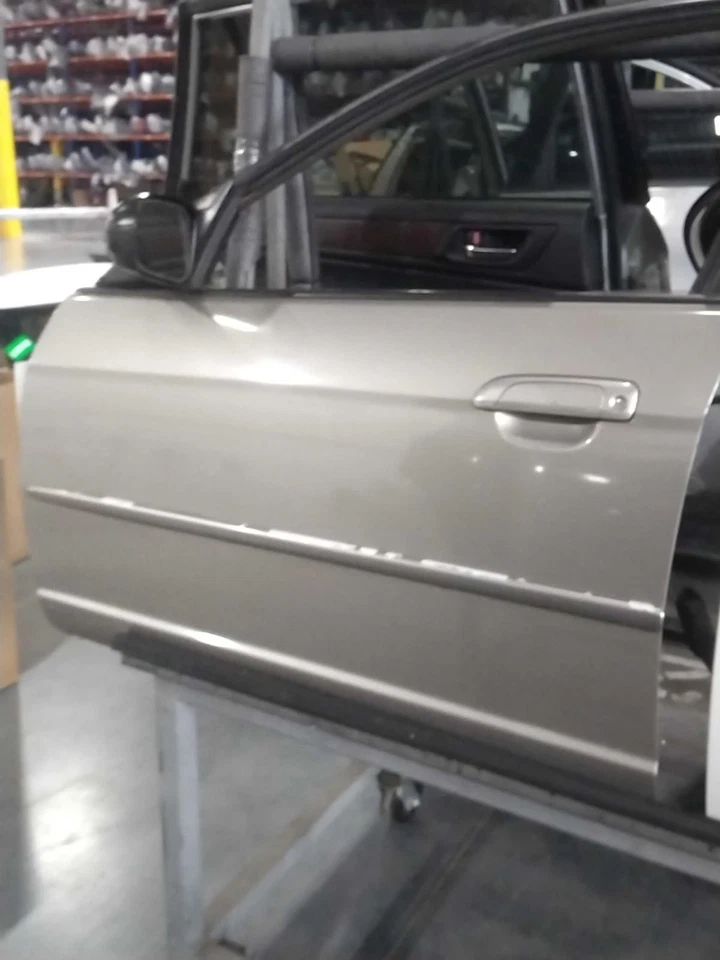 2005 Honda Civic Left Door Tan Used OEM - Chip Paint, 276K Mileage - Imagem 3 de 4