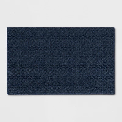 26x310 Стираемый в стиральной машине однотонный ворсистый акцентный коврик синего цвета - Threshold 3790₽