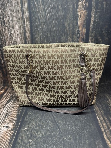 Michael Kors Brown MK Signature Hassle Shoulder Bag - Picture 2 of 9