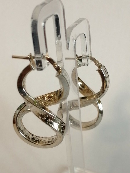 Pendientes plata de ley 925, con símbolo infinito. Medidas 30x17 mm.