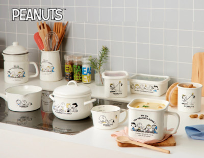 Tasse de 18 oz Snoopy Head | Urban Outfitters Canada