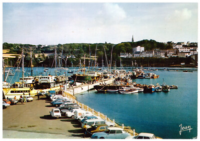 Citroen DS, Citroen 2CV, Cars AT La Bretagne, Douarnenez, France