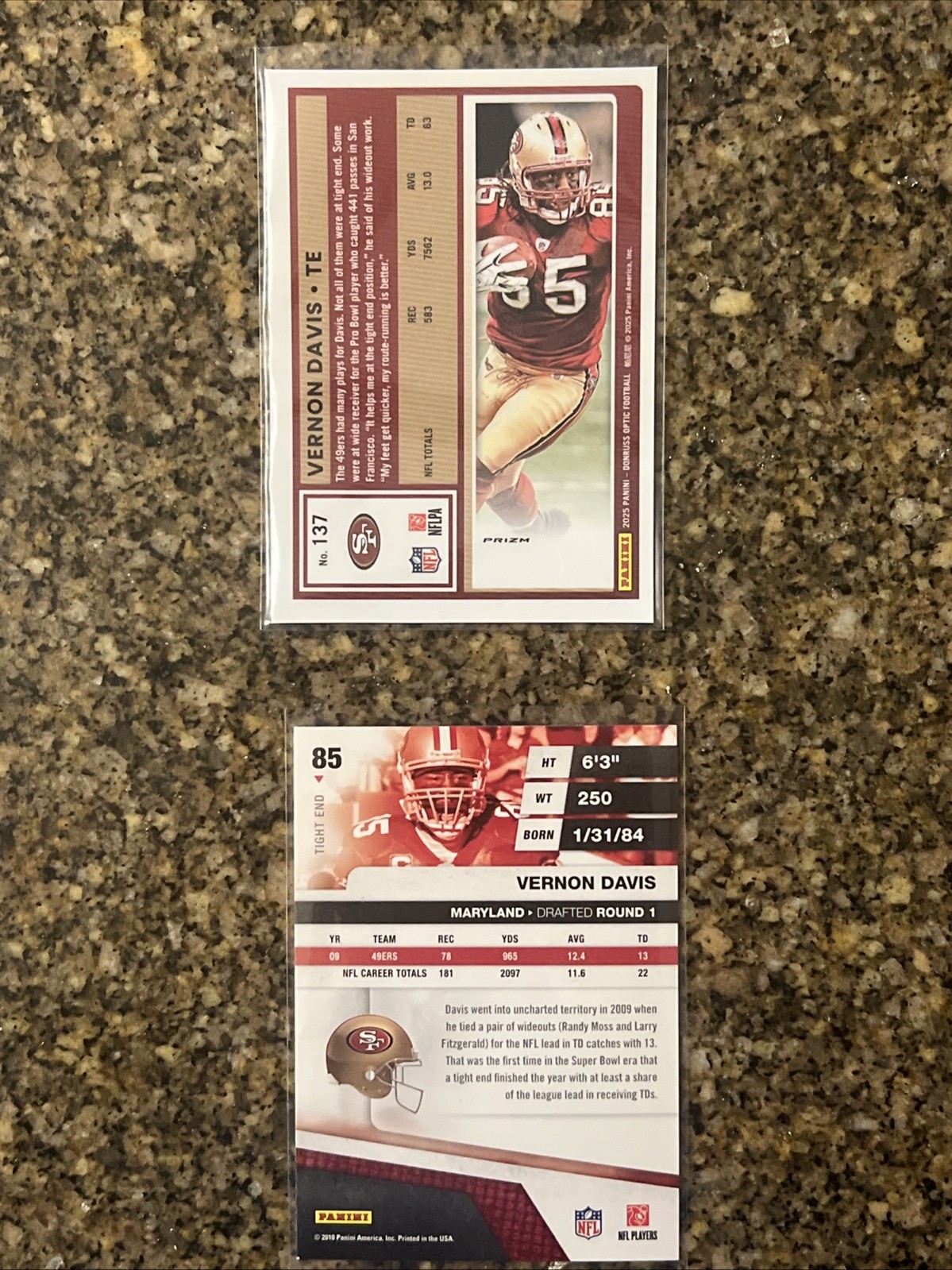 2006 UD Rookie Premiere #5 Vernon Davis PSA 10 & (2) Cards view 7