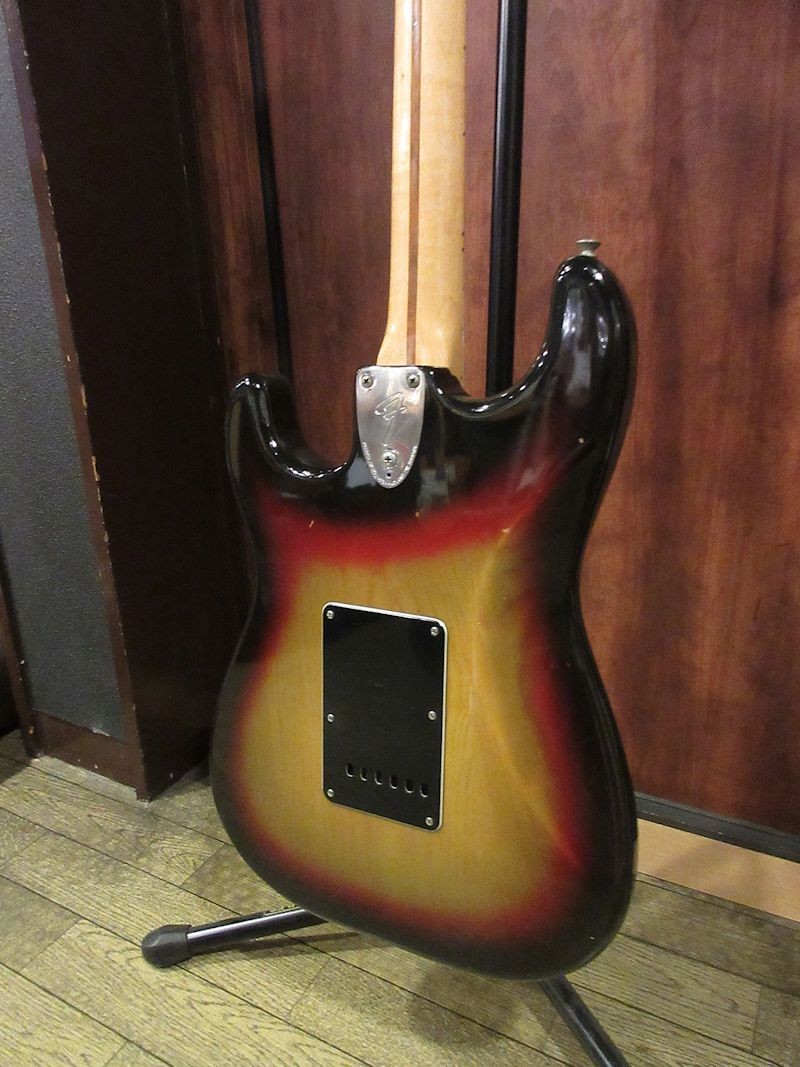 Fender 1977 Stratocaster Sunburst Maple Neck Vintage Electric