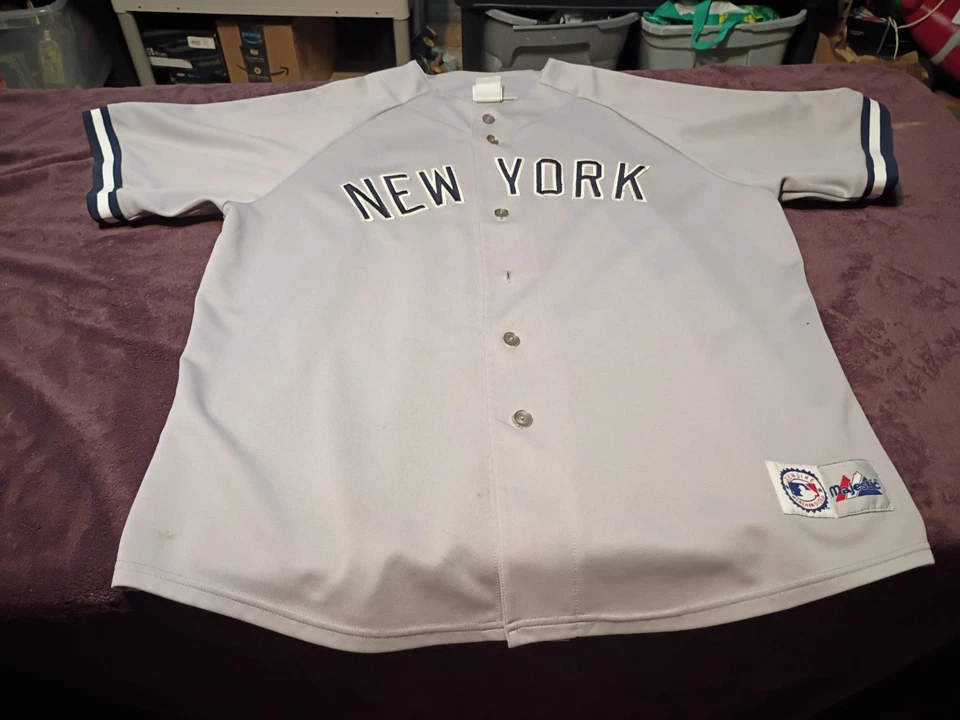 Camiseta de colección Y2K New York Yankees Majestic MLB para hombre XL gris falta botón Foto 2 de 4
