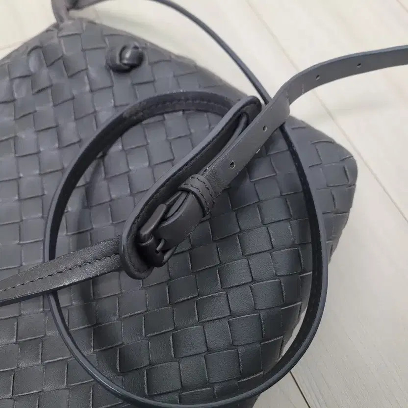 Authentic Bottega Veneta Intrecciato Nodi Crossbody Bag Gray thumbnail 6