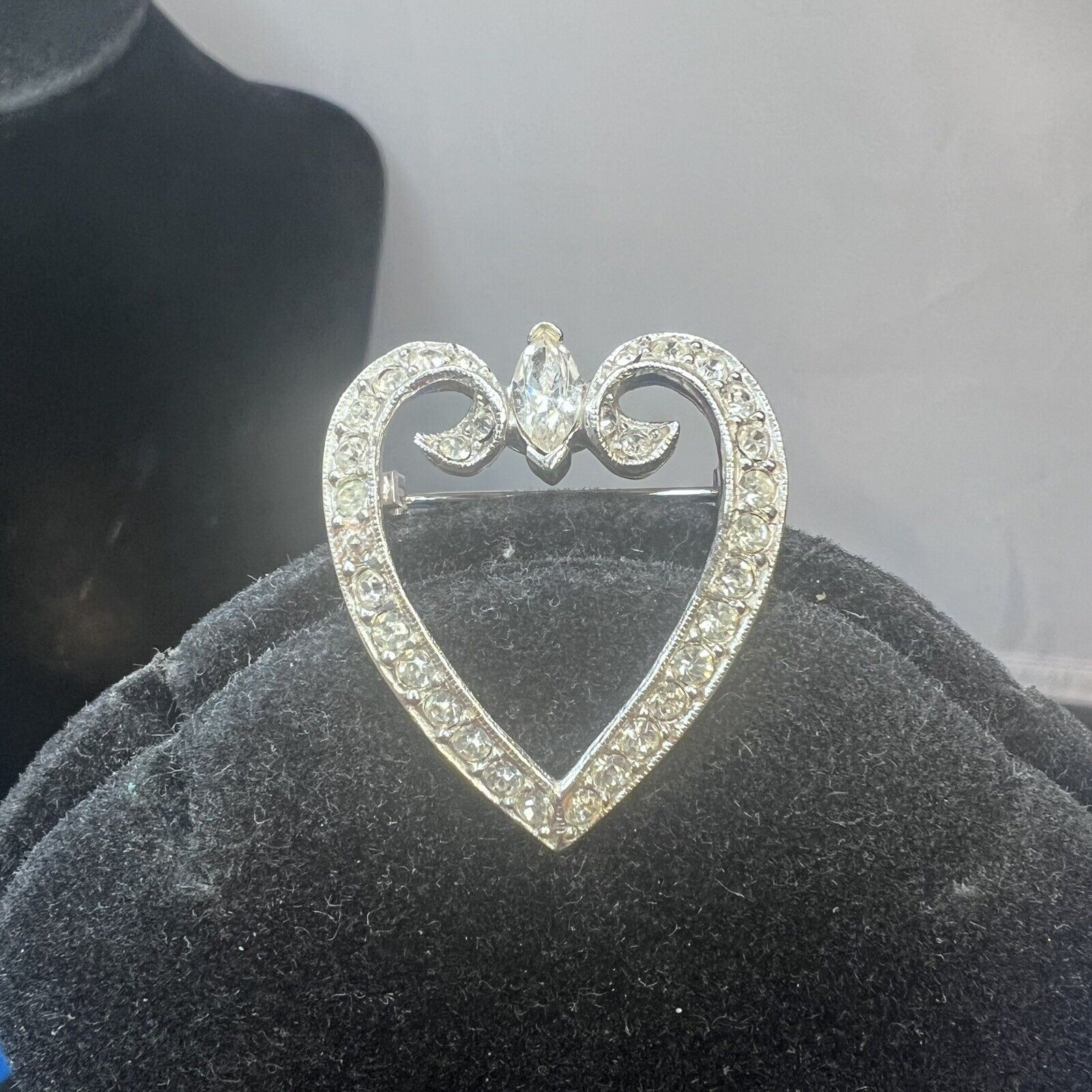 Vintage Signed WEISS Clear Rhinestone Open Heart … - image 1