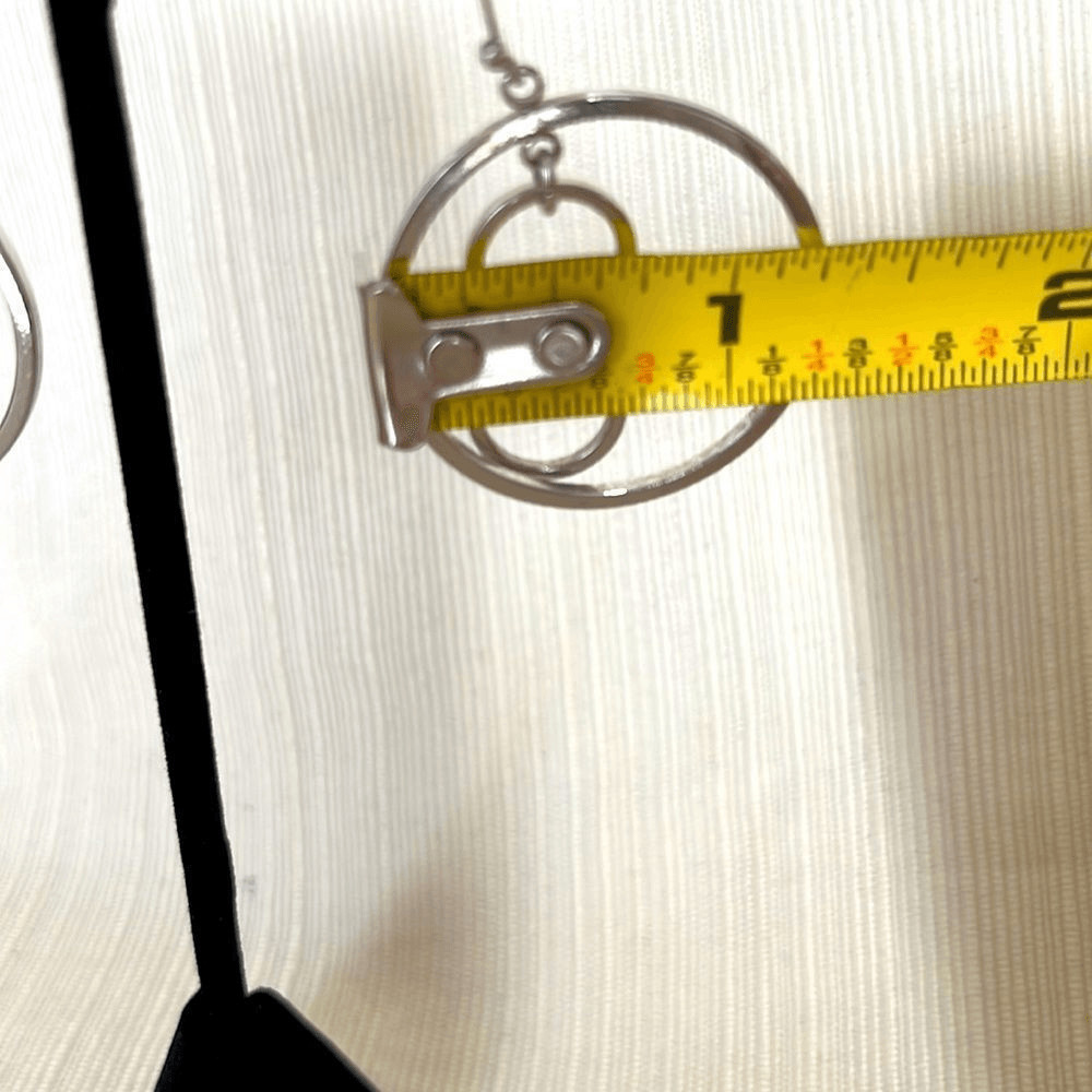 Simple Silver Tone Circle Earrings - image 5