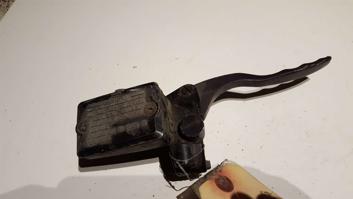 85 Kawasaki ZX600 ZX 600 6 ZX6 Ninja front brake master cylinder