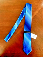 VAN HEUSEN Men's Neck Tie Navy Blue Subtle Stripe MSRP 40. New 100 Silk