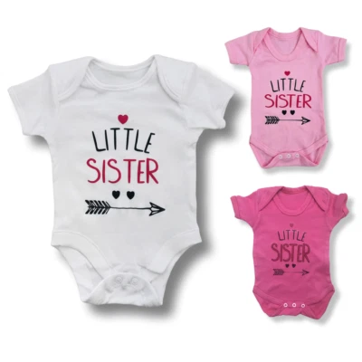 MILLY MOLLY MORLEY Baby Mädchen Kleidung ""LITTLE SISTER"" niedlicher Body Babygrow **FANTASTISCHES GESCHENK**