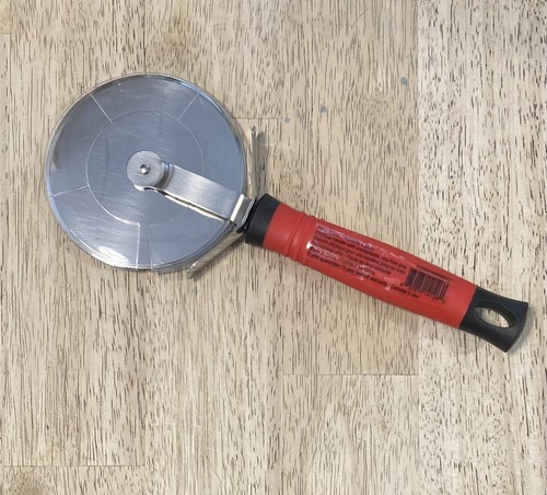 PIzza Cutter LE CREUSET Revolution Red & Black Rotary Knife Tool NWT Hand Grip - Picture 3 of 4