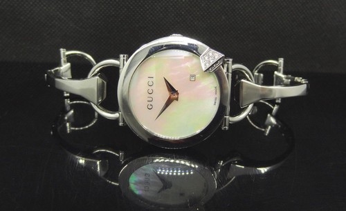 Gucci YA122505 Chiodo Diamond Mother-of 
