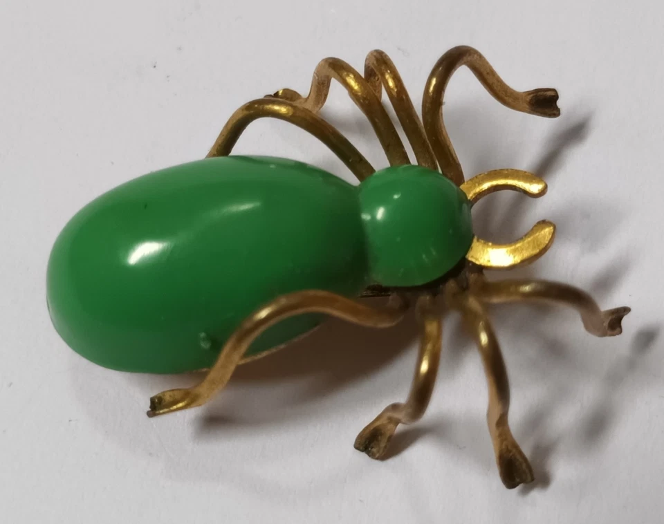 Broche araña checo vintage de latón con cabujones verdes Foto 4 de 4