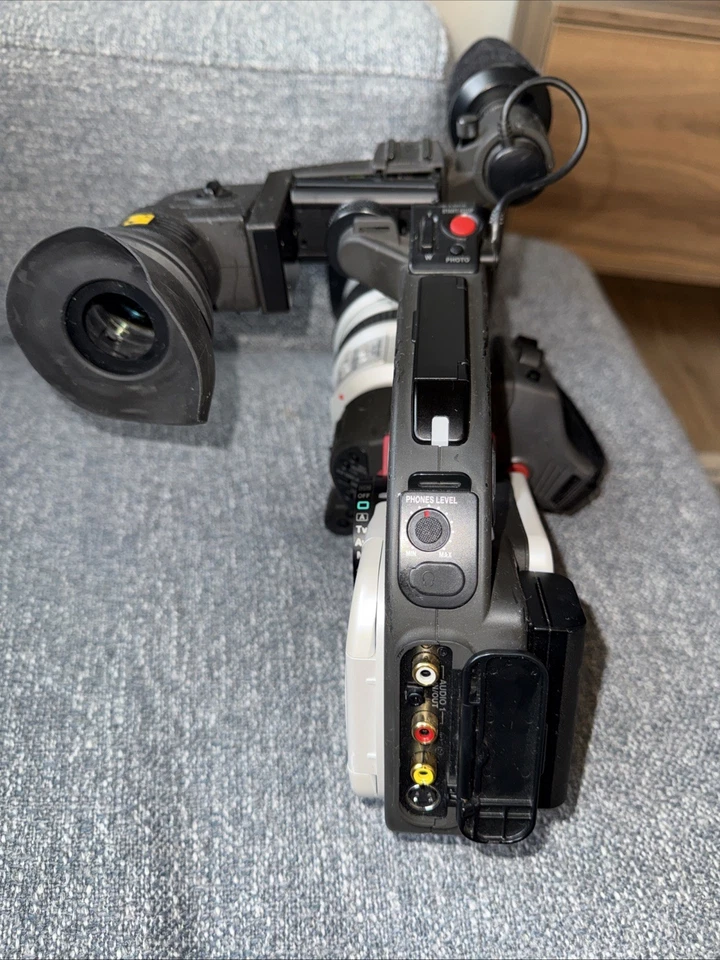 Canon XL1S 3CCD Camcorder Digital Video. Untested, No Cords. Sold As PARTS. Read - Image 4 of 4