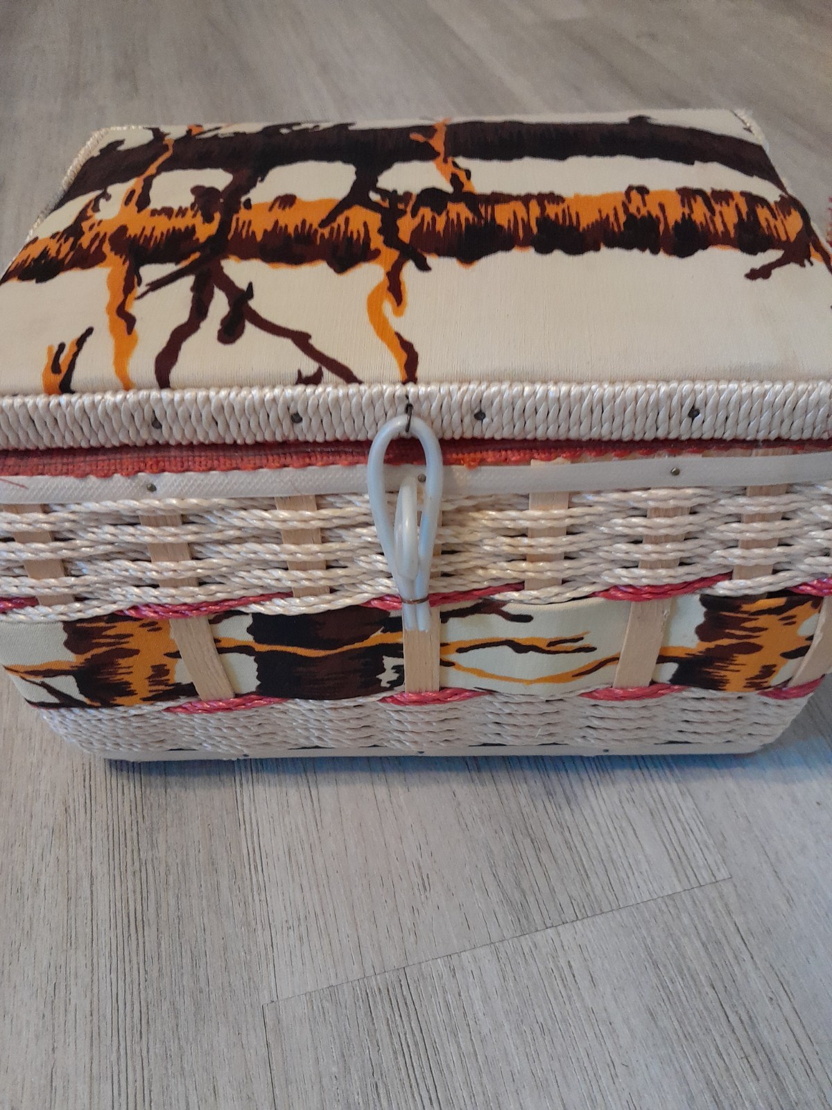 Vintage Sewing Basket 9" x 6.5" x 6.5"