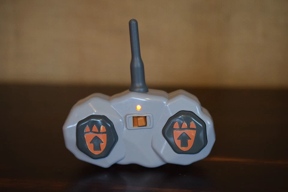 Mando a distancia de reemplazo para Smithsonian T-Rex Dinosaur? Foto 2 de 4