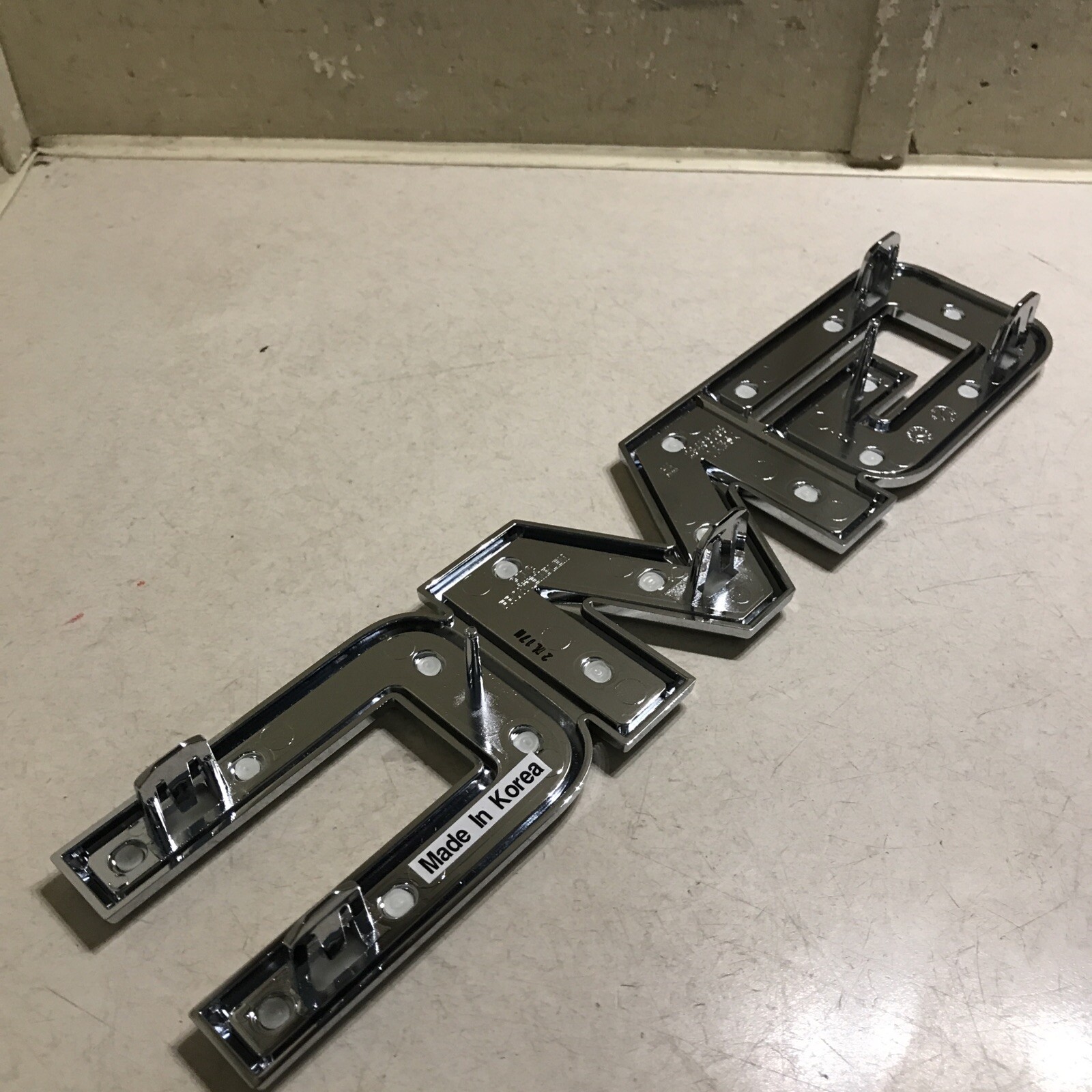 20162020 GMC Front Grille Emblem GMC PN 23456058 eBay