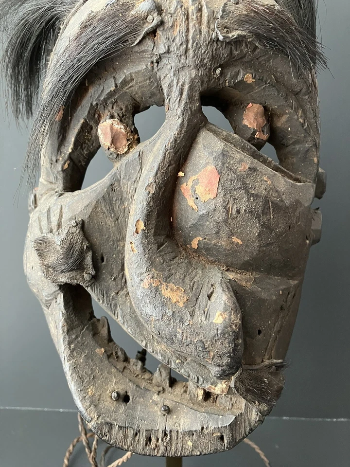 Antigua máscara de chamán Yao del siglo XIX de Asia Oriental, 17 1/2" T (sobre soporte) Foto 4 de 4