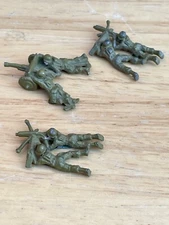 authenticast toy soldiers, set of 3, laying down, shooting a machine gun, artill