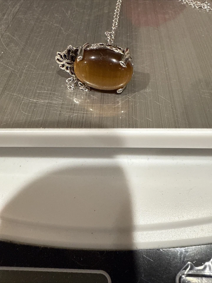 This is a silver 18” necklace with a tiger's eye like pendant. - Image 4 of 4