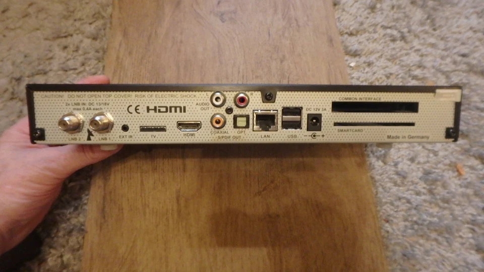 TECHNISAT TWIN SAT RECEIVER, ISIO S 2, 1000 GB FESTPLATTE, ZUBEHÖR, WIE NEU - Bild 2 von 4