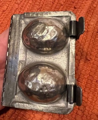 Antique Unmarked Two Egg Chocolate Mold   No Maker   Mold No. 1637 A