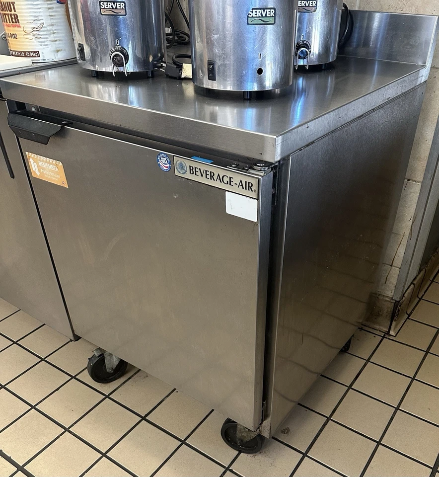 Restaurante bajo encimera congelador bebidas-aire WTF27A-FIP Foto 3 de 3