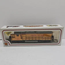 HO Scale Bachmann EMD GP-40 Diesel Loco Union Pacific Yellow #866 New