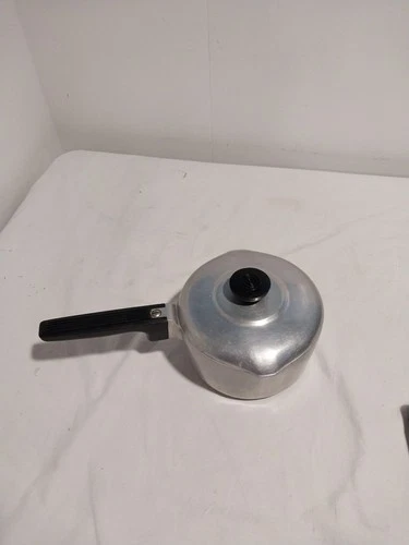 Wagner Ware Magnalite Double Spout 2 Qt. Saucepan #4682 M With Lid