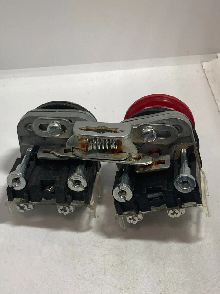 ALLEN BRADLEY 800T-FC26A PUSHBUTTON DOUBLE FLUSH & MUSHROOM1NO/1NC SER T NNB - Image 4 of 4