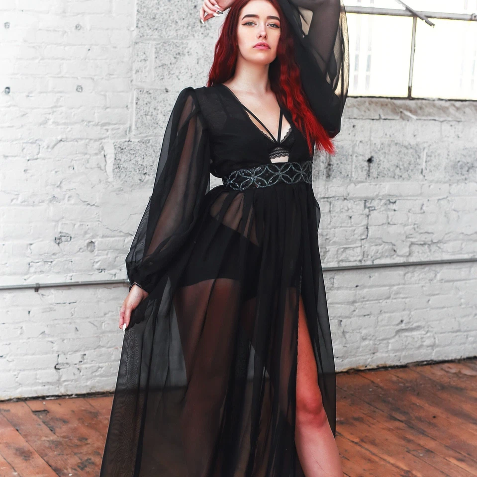 Vestido de gasa de poliéster hecho a medida con apliques en la cintura  Foto 2 de 3