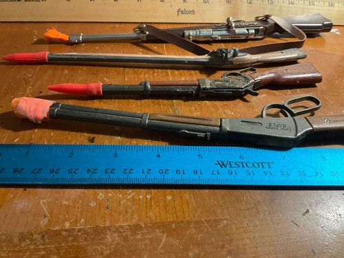 (4) Vintage Toy Rifles Guns- (1)Cowboy, (2) Marx, (3)Bolt, (4)Unknown – all 4 - Picture 5 of 16
