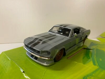 Ford Mustang GT 1967 Muscle Car, Maisto Modell Modellauto 1:24  grau - Bild 1 von 4