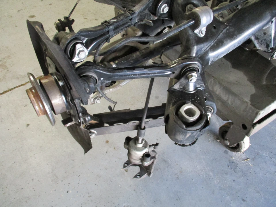 07-10 宝马 335i 后副车架总成亲笔签名 3.46 比例差速器 * * 无锈 * * — 第 2/4 张图片