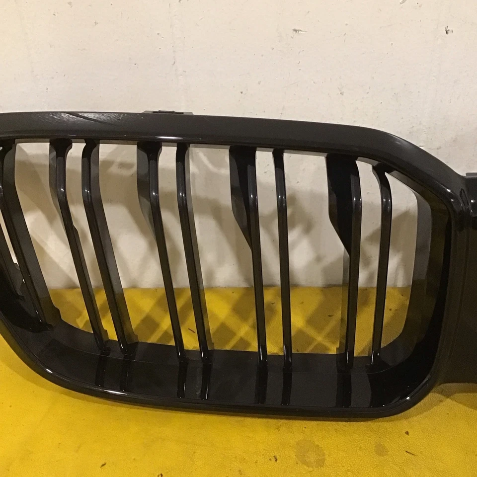 2019 2020 2021 BMW M2 Front Grille Glossy Black OEM 8078000 - Image 3 of 4