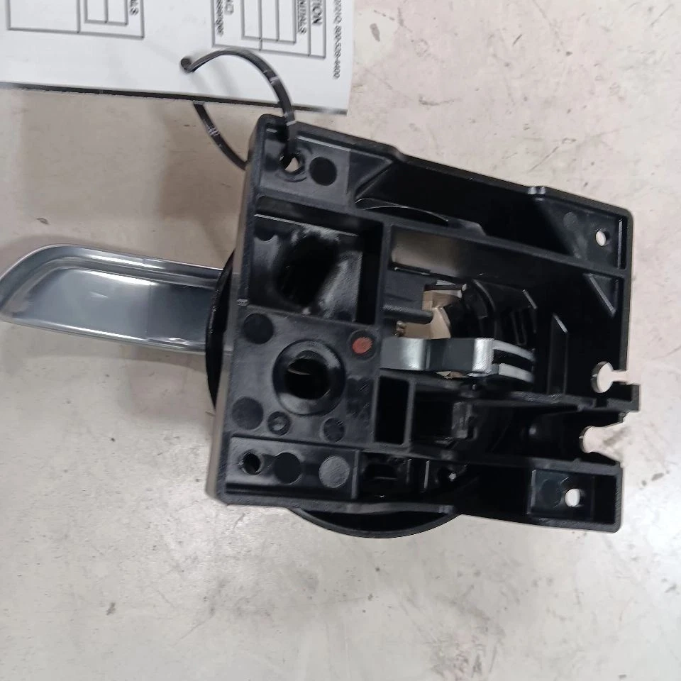 Manija de puerta interior interior delantero pasajero derecho fiat 500 2017 2016 Foto 2 de 4