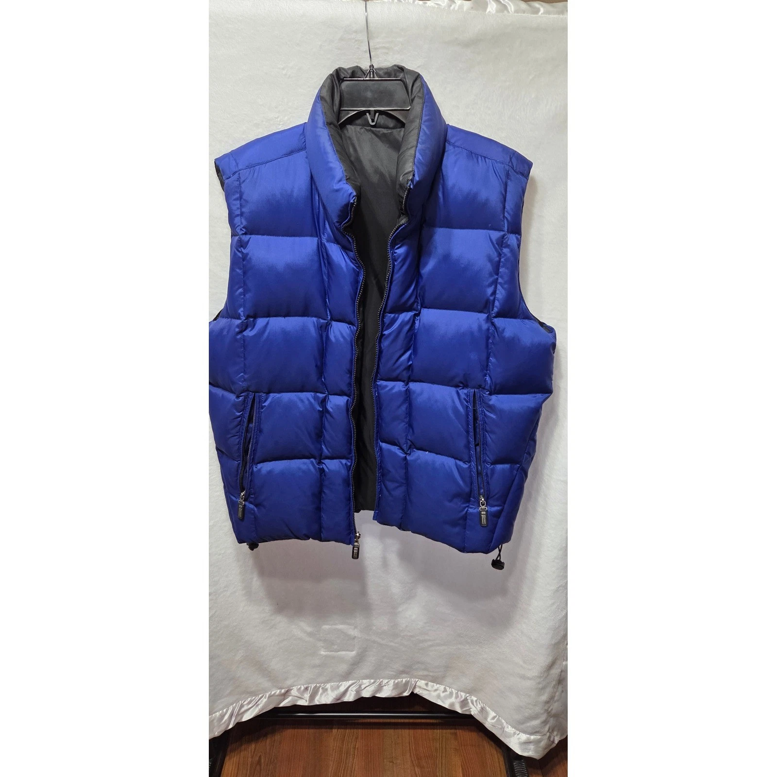 Mens Silver Rider Blue Puffer Vest XL/XG Full Zip Sleeveless Down Coat
Opens in a new window or tab