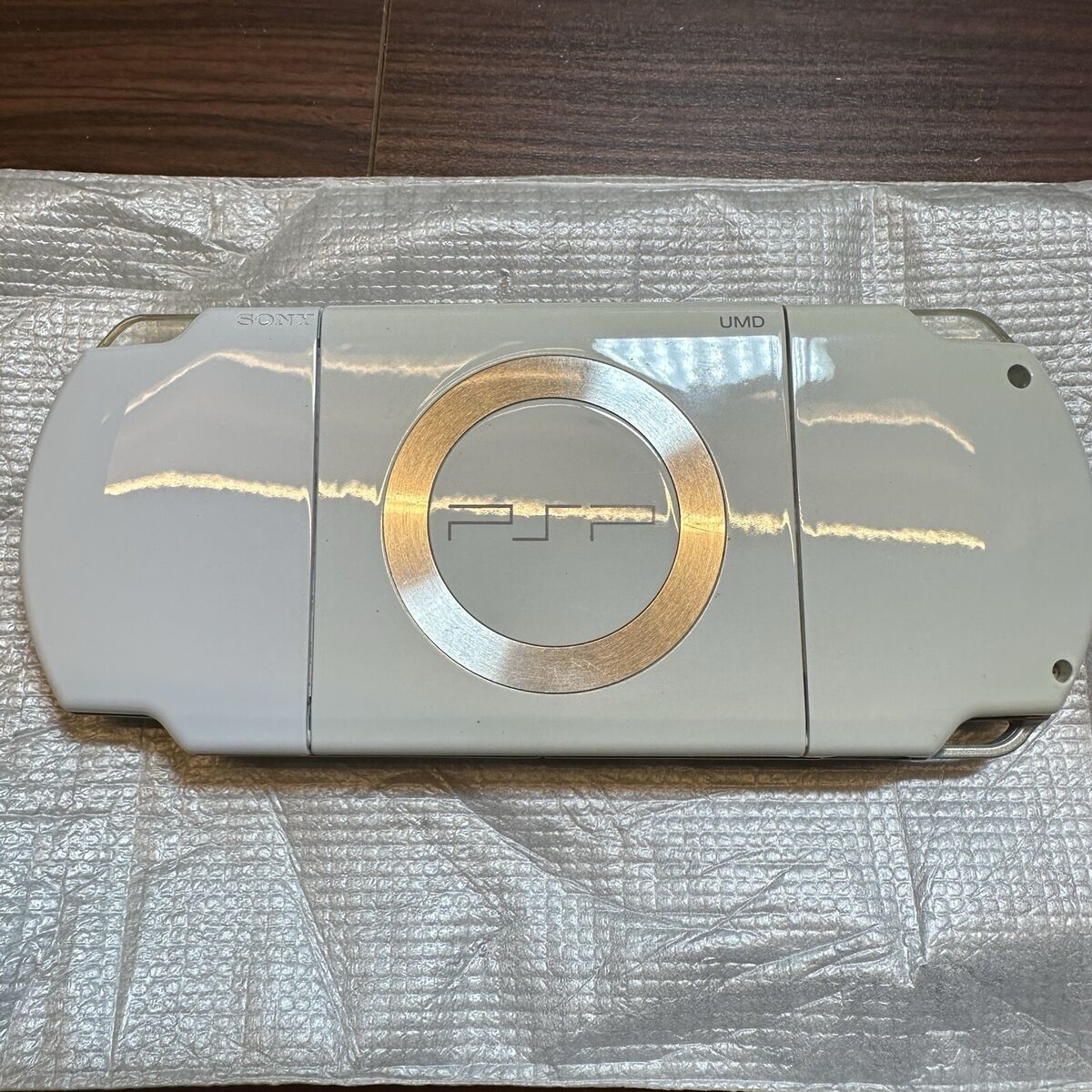 Sony PSP 2000 Launch Edition 64MB Ceramic White Handheld Sony PSP 2000 Launch Edition 64MB Ceramic White Handheld