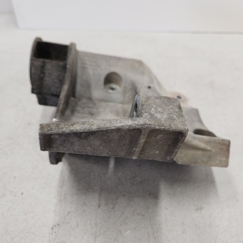 05-09 Land Rover Range Rover HSE Alternator Mounting Bracket OEM YLU500320 - Picture 4 of 9