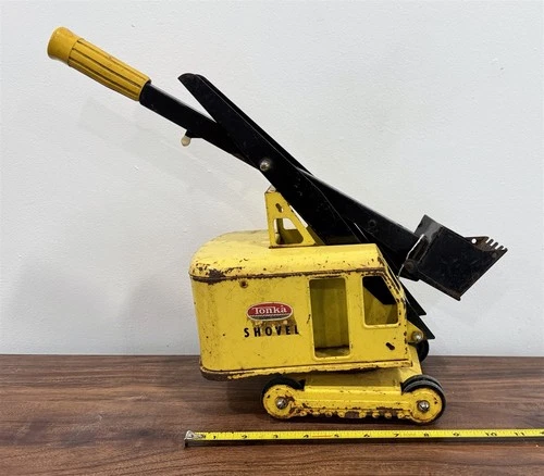 T-13 VINTAGE 60'S PRESSED STEEL TONKA STEAM SHOVEL VEHICLE