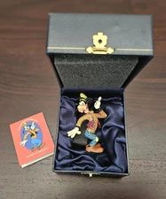 New Disney Arribas Brothers Goofy Swarovski Crystal Figurine w/Box & COA