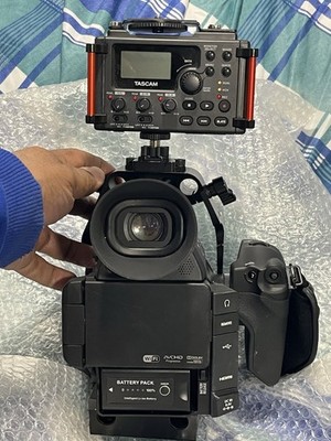 Canon EOS C100 Mark2 (美品) Canon EOS C100 Mark II Dual Pixel CMOS AF & EF 24-105mm f/4L IS II USM