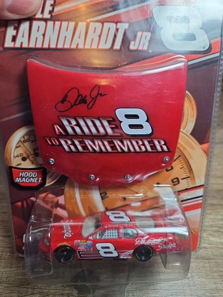 Dale Earnhardt Jr #8 Sharpie Chevy Monte Carlo NASCAR 2007 1/64 con imán de capó Foto 2 de 4