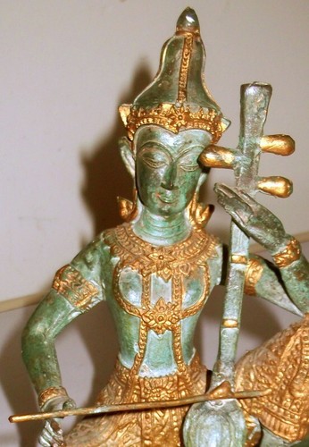 SCULTURA FEMMINILE FUSIONE IN BRONZO MUSICO THAILANDESE. - Foto 2 di 8