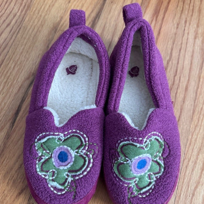 Acorn Girls Purple Embroidered Floral Slip On Slippers Rubber Sole Kids 1-2